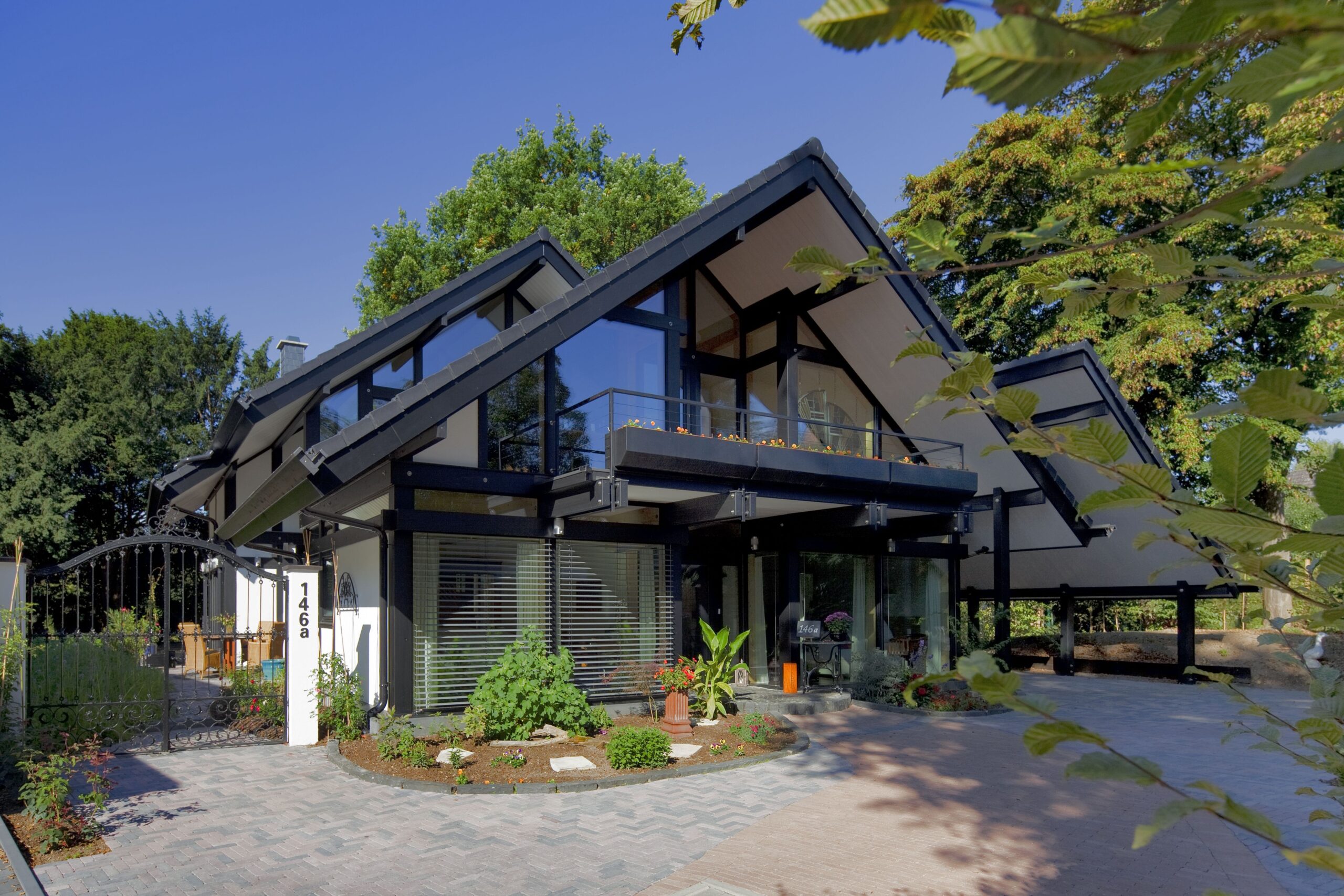 Maison individuelle contemporaine à ossature bois avec jardin